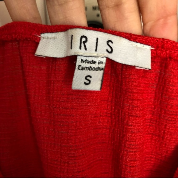 Iris red top - Picture 3 of 3
